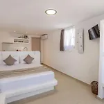 Apartment Irini's Earth House With Jacuzzi