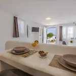 Apartment Irini's Earth House With Jacuzzi