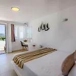 Apartment Irini's Earth House With Jacuzzi