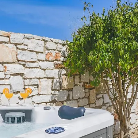 Irini's Earth House With Jacuzzi *